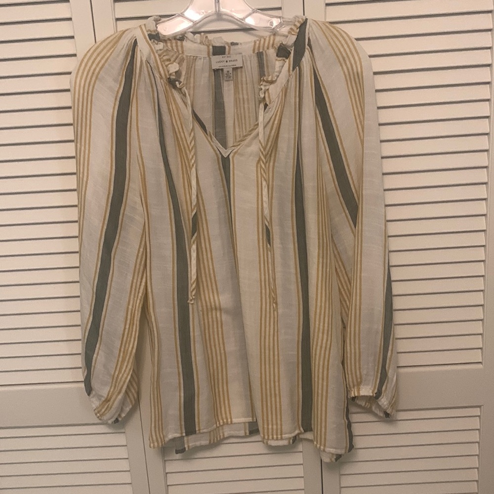 Lucky cotton gauze top with long 3/4 length sleeves and small ruffle at neckline